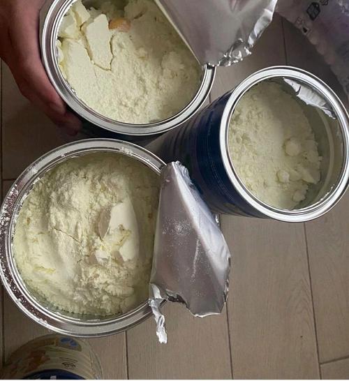 奶粉结块还能喝吗？营养师：出现这 3 种情况必须丢弃